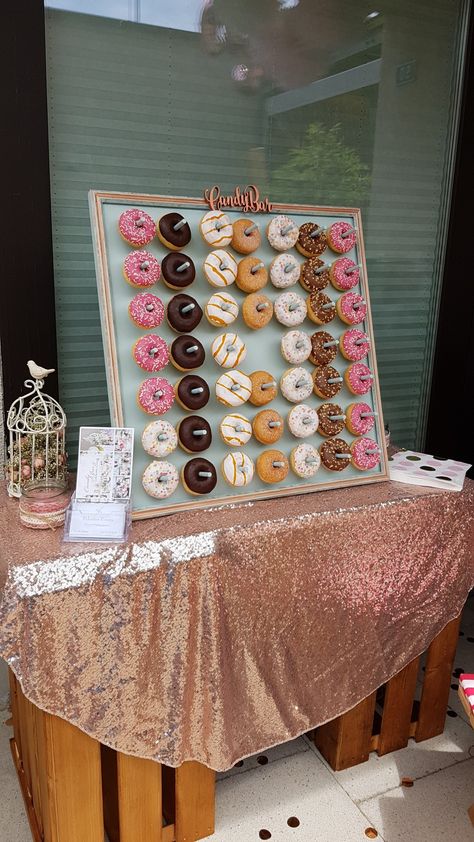 Donut Table Ideas, Sweet 16 Donut Wall, Birthday Party Food Display Ideas, Birthday Donut Display, Mini Donut Wall Diy, Donut Party Display, Donut Set Up Ideas, Donut Wall Ideas, Donut Display Birthday