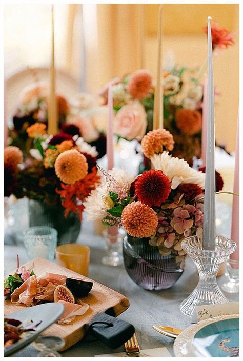 Fall Wedding Flower Ideas, Candlelit Centerpieces, Fall Wedding Tablescapes, Autumn Wedding Decor, Vibrant Bouquet, Elegant Candles, Printable Bridal Shower Games, Elegant Centerpieces, Fall Wedding Flowers