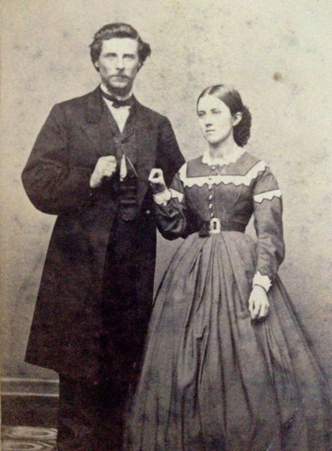 1800s Couple, 1800s Photos, Vintage Couple, Photograph Display, Victorian Couple, Art Models, Old Married Couple, Old Portraits, Vintage Couples