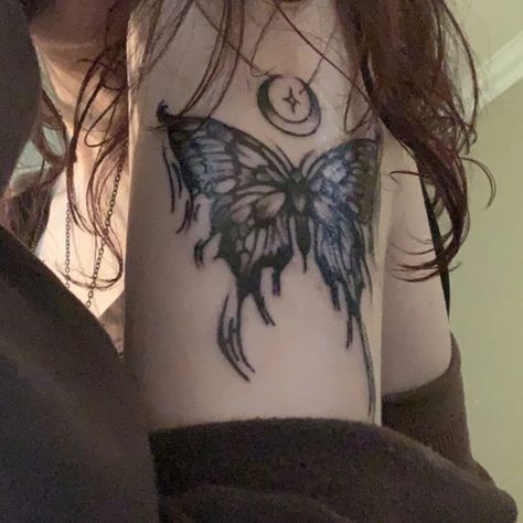 Forearm Tattoo Women Grunge, Grunge Tattoos Arm, Alt Arm Tattoos, Gothic Spine Tattoos For Women, Goth Tattoos For Women, Goth Butterfly Tattoo, Goth Tattoo Designs, Tattoo Emo, Chicanas Tattoo