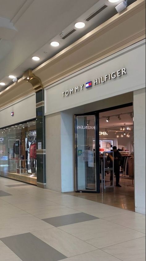 Tommy Hilfiger Aesthetic, Shopping Snap Story, Wedding Pool Party, Shopping Pictures, Cracked Wallpaper, Tommy Hilfiger Store, Mall Stores, Jazz Bar, Showroom Interior Design