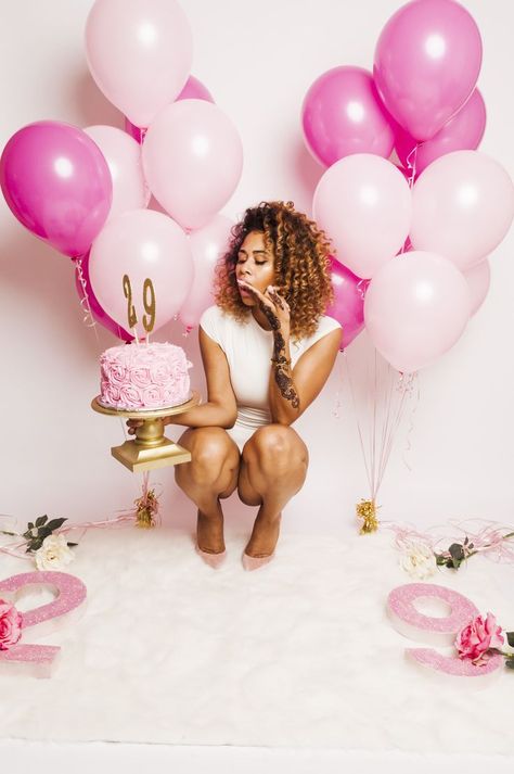 Pictures With Balloons, 17 Doğum Günü, 17. Geburtstag, Birthday Behavior, Birthday Photoshoot Ideas, Birthday Goals, 21st Birthday Photoshoot, Birthday Ideas For Her, 24th Birthday