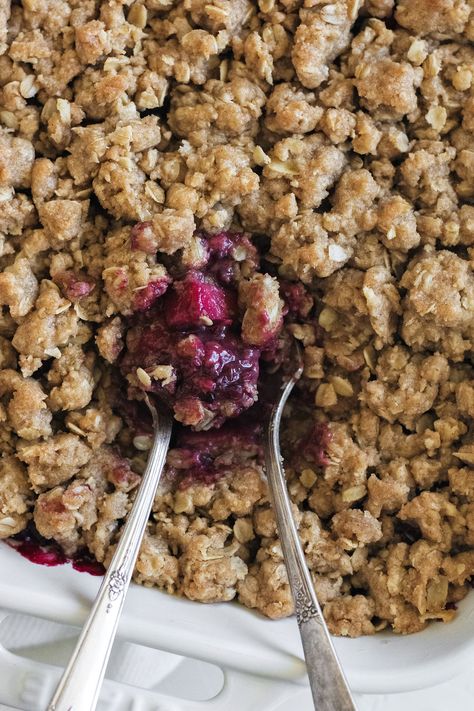 Blackberry Crisp With Oatmeal, Blackberry Apple Crisp, Apple Blackberry Crisp, Blackberry Apple Cobbler, Fruit Crisps And Cobblers, Apple Berry Crisp, Cottage Baking, Berry Crisp Recipe, Raspberry Crisp