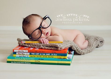 Baby Photography Poses, Diy Newborn Photography, Baby Boy Newborn Photography, Baby Milestones Pictures, Monthly Baby Pictures, Monthly Baby Photos, Baby Photoshoot Boy, Baby Boy Pictures, Newborn Baby Photoshoot