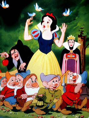 Snow White Photos, Snow White 7 Dwarfs, Snow White Birthday Party, Snow White Seven Dwarfs, Snow White Birthday, Disney Princess Snow White, Snow White Disney, Sette Nani, Images Disney