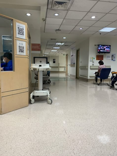 St Lukes Hospital Philippines, Hospital Room Pictures, Preppy Hospital, Hospital Check Up, Emergency Medicine Wallpaper, Hospital Proof, Singapore Hospital, Divorce Aesthetic, Siloam Hospital