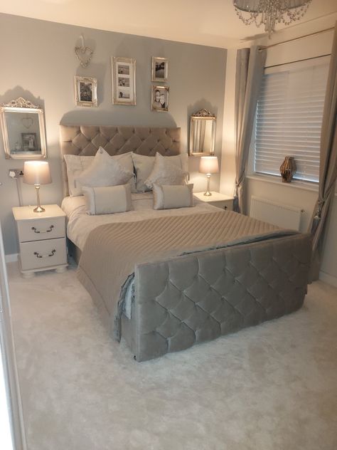 Champagne And Silver Bedroom, Bedroom Ideas Champagne Color, Cream And Gold Bedroom Ideas Luxury, Posh Bedroom Luxury, Champagne Room Ideas, Cream And Gold Bedroom Ideas, Champagne Bedroom Ideas, Diy Bedsheet, Posh Bedroom