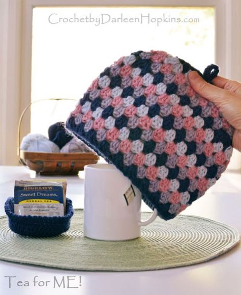 Diy Tea Cosy, Tea Cozy Tutorial, Tea Cozy Crochet Pattern, Tea Pot Cover, Mug Cozy Pattern, Tea Cosy Crochet, Tea Cosy Pattern, Tea Cozy Pattern, Tea Cosy Knitting Pattern