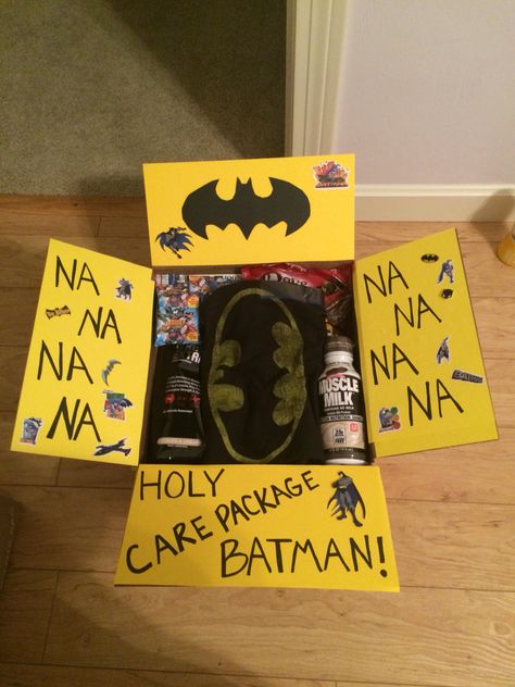 Batman care package Batman Valentines Basket, Gifts For Batman Lovers, Batman Presents For Him, One Year Anniversary Gift Ideas For Him Boyfriends Diy, Batman Box Gift, Batman Proposal, Batman Themed Gifts For Boyfriend, Batman Valentine Ideas, Batman Basket For Bf