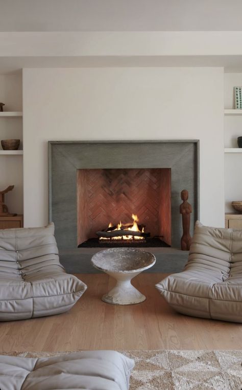 Stool In Front Of Fireplace, Modern Mediterranean Fireplace, Stone Fireplace With Mantle, Terrazzo Fireplace, Travertine Tile Fireplace, Quartz Fireplace Surround, 1970s Fireplace, Closed Fireplace, Metal Fireplace Surround