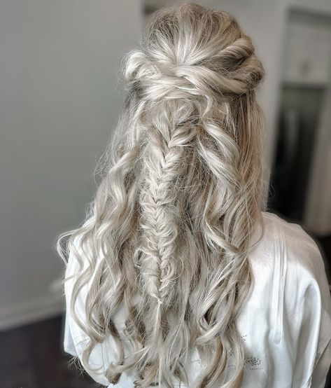 Bridal Hair With Fishtail Braid, 2023 Bridal Hair, Fishtail Braid Wedding, Facial Shapes, Tail Hairstyle, Hairstyles Theme, Half Up Wedding Hair, Boho Bridal Hair, Nail Makeup