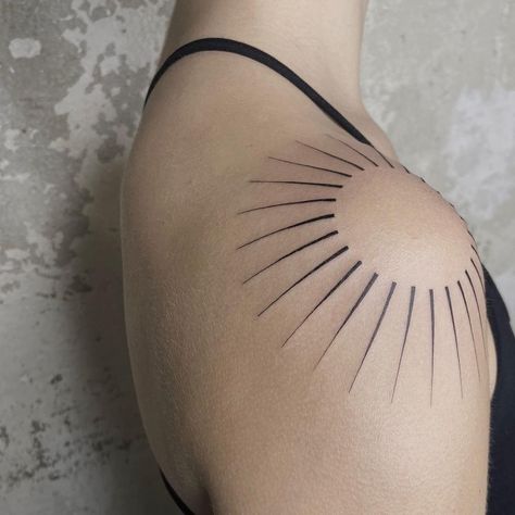 SHOULDER SUN | Berlin | Instagram Maeve Tattoo, Sun Burst Tattoo, Sun Shoulder Tattoo, Element Tattoo, Circular Tattoo, Arm Tattoos Drawing, Shoulder Cap Tattoo, Circle Tattoo, Circle Tattoos