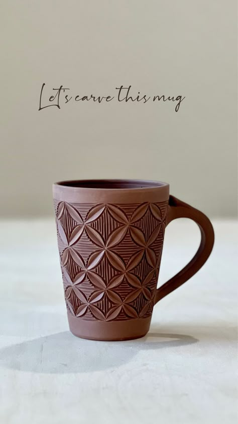 Juliette’s Wheelhouse | Carving a bowl in one of my favorite patterns that always makes my brain happy! And using one of my favorite tools - P11XW Curved… | Instagram Cute Ceramic Cups, Carved Bowls Ceramics, Mug Carving Ideas, Sgraffito Mug, Carved Pots, Crazy Ceramics, Pottery Sgraffito, Pottery Carving, Carved Pottery