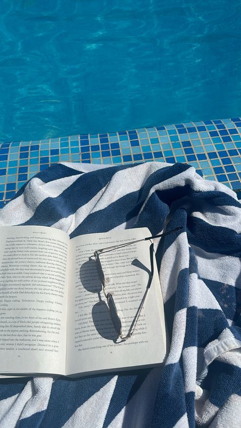 Reading by the pool Summer Instagram Pictures, Summer Pool, Summer Instagram, Pool Days, Summer Bucket, Summer Feeling, Summer Dream, Summer Photos, Book Girl