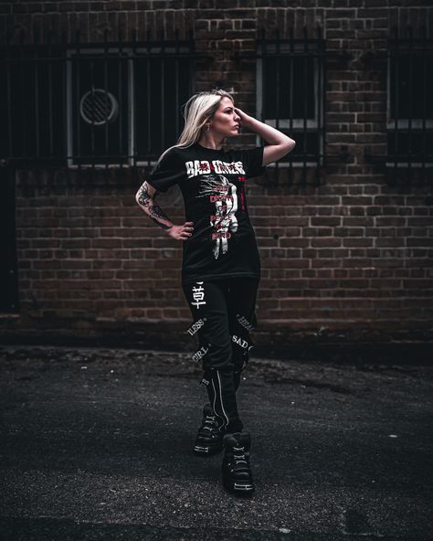 ⁠Gig outfit inspiration - Bad Omens⁠
⁠
#badomens #newrock #alternative #ootd #gigoutfit #altgirl #gothgirl #fashion #metalfashion Gig Outfit, Bad Omens, Metal Fashion, Alt Girl, New Rock, Outfit Inspirations, Outfit Ideas, Ootd, Festival