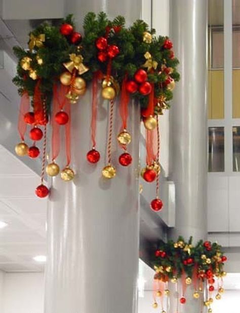 decoration Christmas Pole Decorating Ideas, Christmas Chandelier, Church Christmas Decorations, Christmas Centerpieces Diy, Gold Christmas Decorations, Easy Christmas Decorations, Office Christmas Decorations, Christmas Swags, Office Christmas