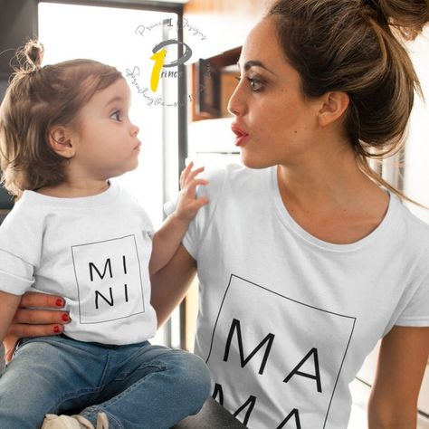 Vinyle Cricut, Mommy Daughter Outfits, Toddler Humor, Matching Mom, Mommy And Me Shirt, Daughters Shirt, Mommy Daughter, Mom Tips, Birthday Party Shirt