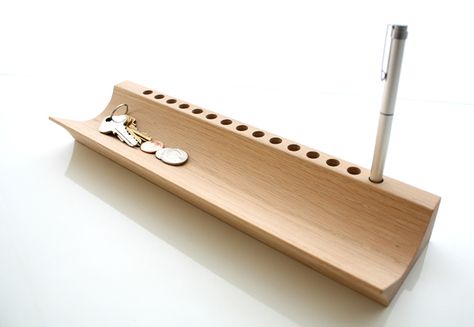 Place for Trace // architectural paper & pen holder by O'Brian Muehleisen Architecture Studio Desk Organizer Tray, Wooden Pen Holder, Wooden Pencil, Writing Utensils, Wooden Pen, Wood Pens, Wooden Desk, Small Wood Projects, Holder Design