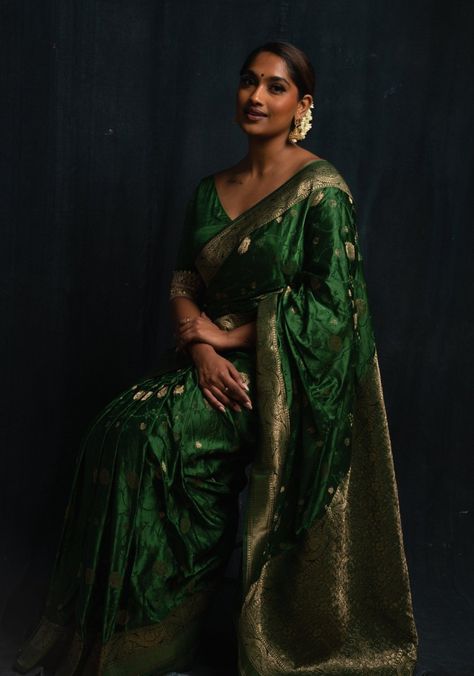 Dark Colour Saree, Emerald Saree, Banarasi Saree Look For Wedding, Dark Green Saree, Green Banarasi Saree, Gold Silk Saree, Royal Blue Saree, Banarasi Blouse, Indian Wedding Gowns