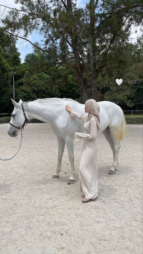 Horse Girl Aesthetic, Horsey Life, Horse Riding Aesthetic, Father And Daughter Love, Horseback Riding Outfits, Horse Riding Outfit, Horse Aesthetic, Beautiful Art Pictures, Muslimah Aesthetic