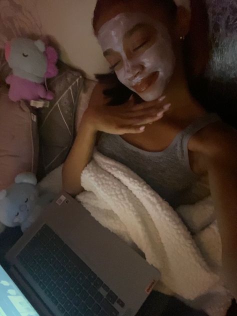 Facemask Skincare Aesthetic, Skincare Night Aesthetic, Mascara Running Down Face Aesthetic, Face Mask Pics, Face Masks Aesthetic, Facemasks Aesthetic, Self Care Night Aesthetic, Night Skincare Aesthetic, Face Mask Pictures