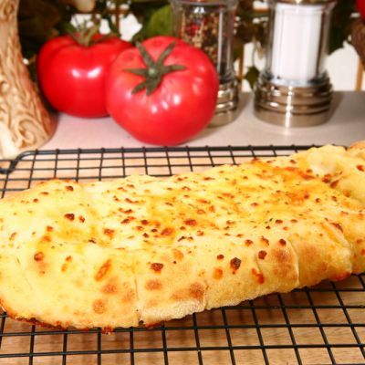 Dominoes Cheesy Bread Recipe, Cheesy Focaccia, Cheesy Bread Recipe, Macaroni Grill, Cheesy Garlic Bread, Homemade Dough, Cheesy Bread, Focaccia Bread, Cheese Bread