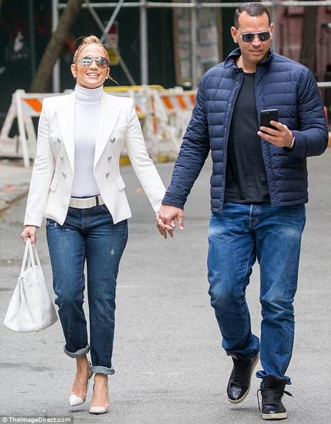 Jennifer Lopez Outfits, J Lo Fashion, Celebrity Casual Outfits, Streets Of New York, Alex Rodriguez, Streets Of Paris, Power Couple, Fashion Couple, Casual Fall Outfits