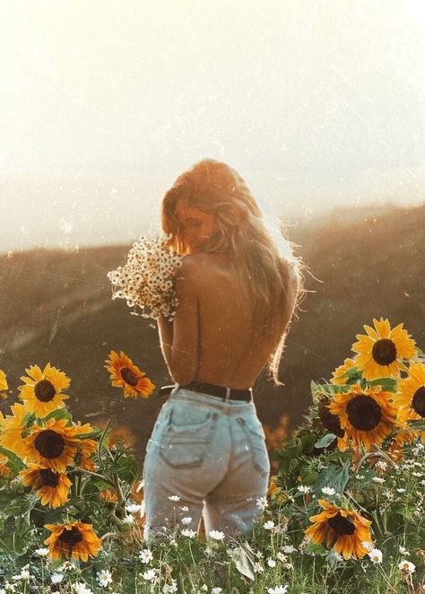 Flower Top Pictures Photography, Photography Ideas Nature Outdoor, Western Flower Photoshoot, Self Confidence Photoshoot, Wheel Barrow Photoshoot, Sunflower Shoot Photo Ideas, 2023 Photography Trends, Fall Inspired Photoshoot, Flower Photography People