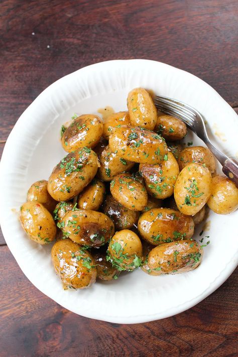 Honey Mustard Glazed Potatoes Glazed Potatoes, Cooked Potatoes, Boiling Sweet Potatoes, Honey Mustard Glaze, Roast Dinner, How To Cook Potatoes, Baby Potatoes, Boiled Potatoes, Vegetable Stock