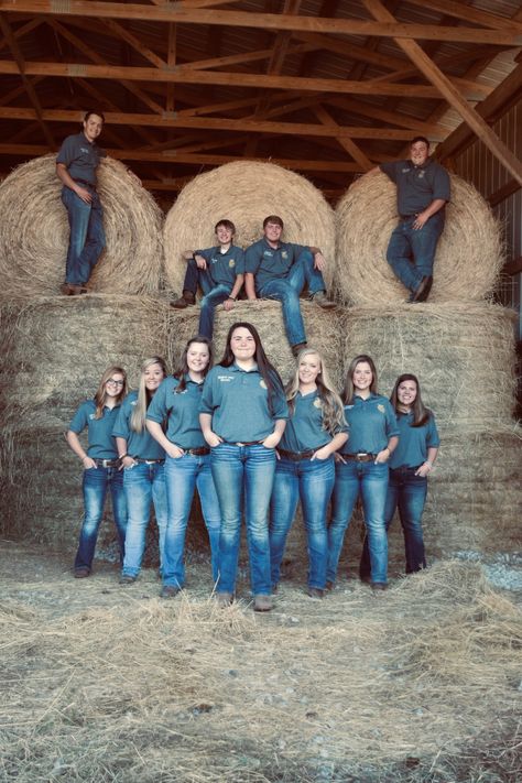 National Convention Ffa, Ffa Group Pictures, Ffa Officer Pictures Ideas, Ffa Senior Gifts, Ag Teacher Aesthetic, Ag Classroom Ideas, Ffa Officer Pictures, Ffa Week Ideas, Ffa Photoshoot