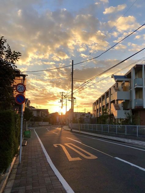 Japanese Sunset, Sunset Street, Abstract Wallpaper Backgrounds, Pretty Backgrounds, Breathtaking Places, Japanese Landscape, Japan Aesthetic, Aesthetic Japan, Cool Wallpapers Art