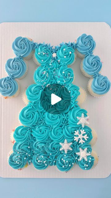 Frozen Pull Apart Cupcakes, Elsa Cupcakes, Individual Cupcakes, Wilton 1m, Elsa Cake, Frozen Cupcakes, Pull Apart Cupcake Cake, Pull Apart Cake, Cake Pulls