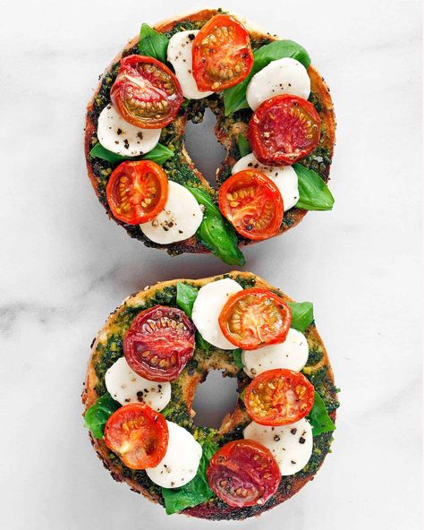 Caprese Bagel, Open Faced Sandwiches, Bagel Toppings, Plats Healthy, Bagel Shop, Bagel Sandwich, Roasted Cherry, Roasted Cherry Tomatoes, Bagel Recipe