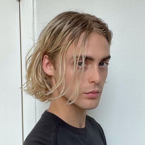 Shoulder Length Hair Men, Bleached Hair Men, Surfer Hair, Straight Blonde Hair, Men Haircut Styles, Long Straight Hair, Bleached Hair, Hair Reference, Long Blonde Hair