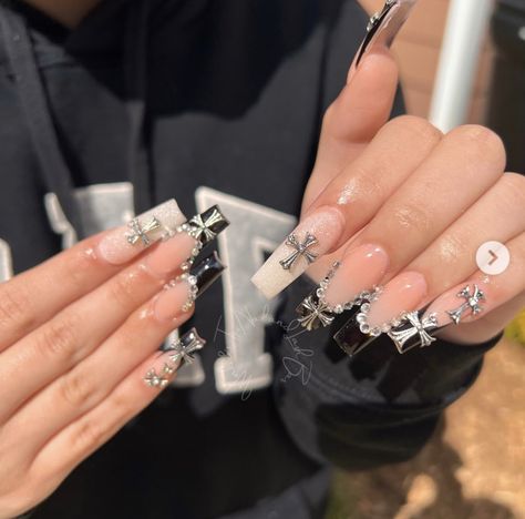 Nails With Cross, Chrome Hearts Nails, Chrome Heart Nails, Cross Nail Designs, Hearts Nails, Cross Nails, Black Acrylic Nails, Glamour Nails, Goth Nails