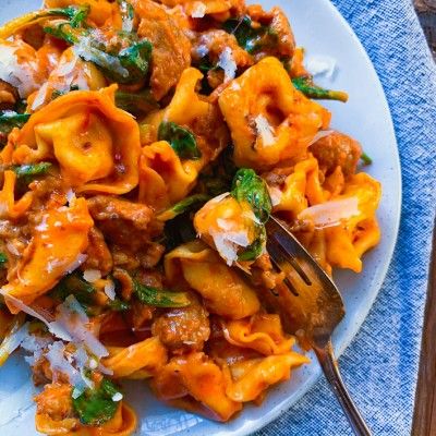 Sausage And Spinach, Megan Mitchell, Sausage Tortellini, Tortellini Recipes, Alla Vodka, Tortellini Pasta, Vodka Sauce, Sausage Pasta, Turkey Sausage