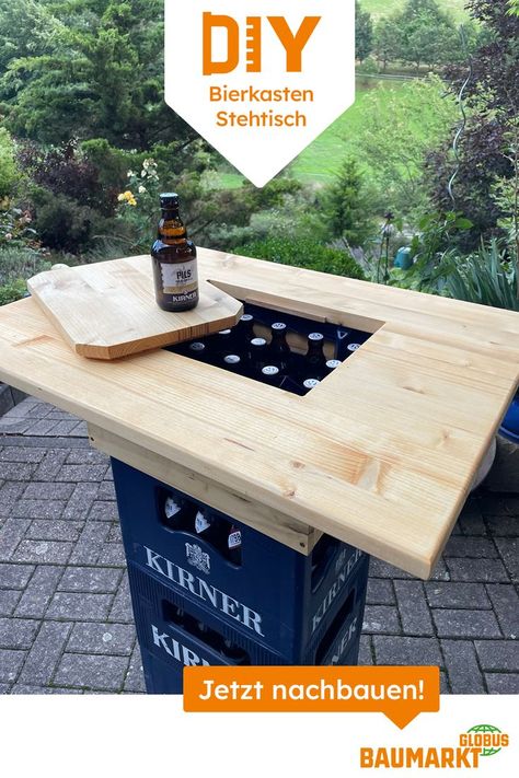 Passend zum Oktoberfest kannst du dir diesen Bierkastenaufsatz für die nächste Gartenparty selber bauen. Der Holzaufsatz kann einfach auf einen Turm aus Bier- oder Getränkekästen gesteckt werden und schon hast du einen praktischen Tisch für deine Gäste. Durch die abnehmbare Klappe sind so auch die Getränke nicht weit. 🍻 Diy And Crafts, Craft Projects, Restaurant