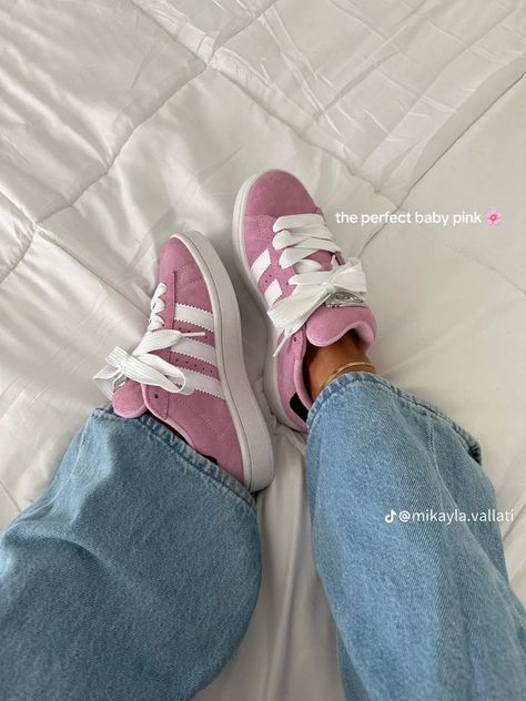 Adidas Campus Shoes, Looks Adidas, Boty Nike, Trendy Shoes Sneakers, Dr Shoes, Preppy Shoes, Pretty Shoes Sneakers, Shoe Wishlist, Cute Sneakers