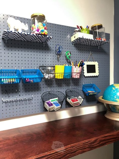 Peg Board Bedroom Ideas, Creative Pegboard Ideas, Peg Board Ideas Classroom, Painted Pegboard Ideas Inspiration, Pegboard Wall Ideas Bedroom, Pegboard Organization Bedroom, Peg Board Craft Organization, Craft Pegboard Organization, Diy Pegboard Display