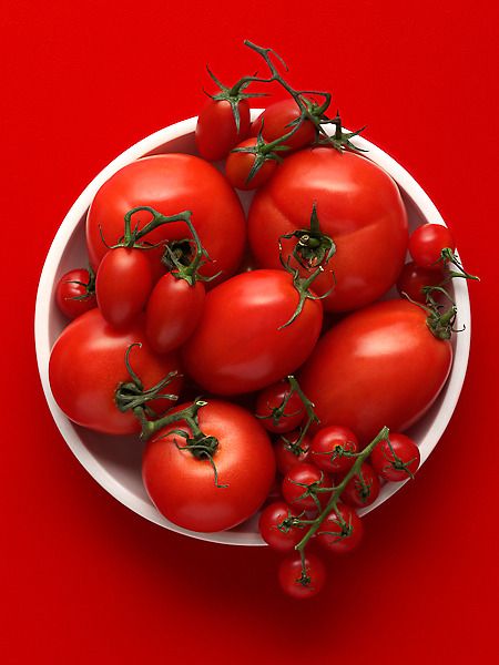 Pomodori ROSSI / Red | Rosso | Rouge | Rojo | Rød | 赤 | Vermelho | Rot Red Photography, Simply Red, Food Drink Photography, Red Tomato, Red Food, Fruits And Veggies, Shades Of Red, Red Hot, Food Photo