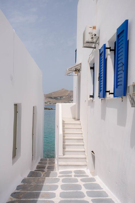 Greece White Buildings, White Greece Aesthetic, Ios Greece Aesthetic, Greece Blue Aesthetic, White Building Aesthetic, Paros Greece Aesthetic, Greece Blue And White, Blue And White Greece, Greece Buildings