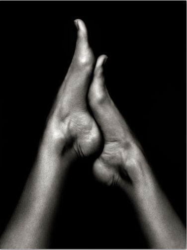 Andreas Bitesnich,  Feet Milan 1997 Body Photography, Black And White Photograph, Anais Nin, Foto Poses, Art And Illustration, Foto Inspiration, Blog Photo, Low Key, Yin Yang