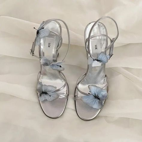 Butterfly Vintage Sandals Heels - WonderlandByLilian Vintage Sandals Heels, Butterfly Heels, Glamouröse Outfits, Mode Ulzzang, Butterfly Vintage, Pretty Heels, Dr Shoes, Vintage Sandals, Vintage Heels