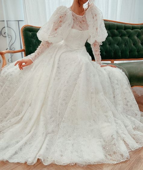 #fashion #moda #dress #vestido #vestidosdenovia #weddingdresses #weddingdress #noiva #bride #whitedress #vestidobranco Prom Dresses 2020, Chiffon Wedding Dress, Fantasy Gowns, Vestidos Prom, Dresses 2020, Elegantes Outfit, Beach Wedding Dress, Dream Wedding Dresses, Prom Gown