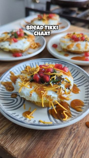 Easy Recipes Indian, Aloo Tikki Chaat, Tikki Chaat, Recipes Indian Food, Aloo Tikki, Anirudh Ravichander, Food Aesthetics, Recipes Indian, Food Home