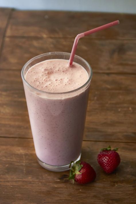 The ultimate strawberry milkshake, in 5 minutes. You can also use strawberry ice cream instead of vanilla for even more punch. Thick Milkshake, Milkshake Recipe Strawberry, Milkshake Recipe, Yummy Ice Cream, Milkshake Recipes, Strawberry Milkshake, Nutrient Rich Foods, Strawberry Smoothie, Strawberry Ice Cream