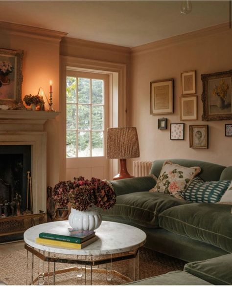 Cozy British Living Room, Small British House Interior, New England Apartment Aesthetic, Nancy Meyers Living Room Aesthetic, Cozy Grandma House Aesthetic, Magnolia Living Room Ideas, Early 2000s House, Cozy Colorful Living Room, English Homes Interiors