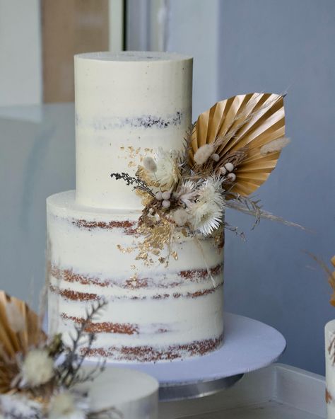 Rustic semi-naked wedding cake with dry flowers & matching trio of in-law gifting cakes. 💒 🤍 . . . . #oombako #oombakooutlet #richardsbay #richardsbaybaker #southafricanbaker #southafricancakes #southafricanweddings #southafricanweddingcakes #rusticwedding #rusticweddingcake #dryflowers #dryflowercake #nakedweddingcake Dried Flowers Wedding Cake, Cake With Dry Flowers, Boohoo Wedding, Naked Cake With Flowers, Naked Cake Wedding, Semi Naked Wedding Cake, Semi Naked Cake, Matching Trio, Different Types Of Cakes