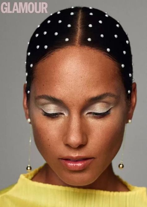 Pearls in hair Alicia Keys Ponytail, Alicia Keys Makeup, Alicia Keys Hair, Alicia Keys Hairstyles, Hair Embellishments, Uk Autumn, Hair Bling, Glamour Uk, Glam Hair