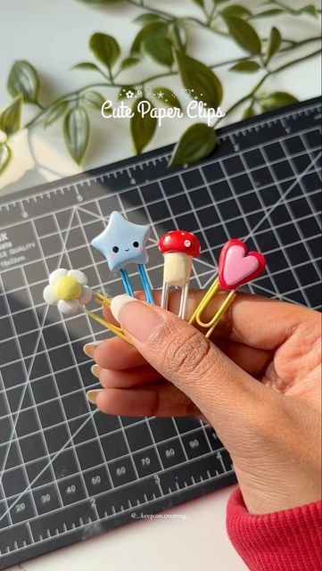 Diy Cute Things, Corchetes Ideas, Clay Crafts Cute, Das Ideas, Beautiful Paper Crafts, Cute Paper Clips, Clay Diys, Clay Projects For Kids, Air Clay